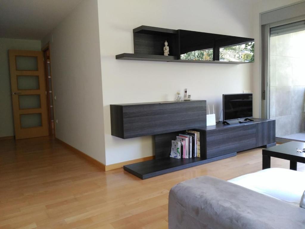 Luxury Flat, 3 Bedrooms, 2 Bathrooms And Swimming Pool Next To The Beach!! ซานต์อาเตรียเดเบซอซ ภายนอก รูปภาพ